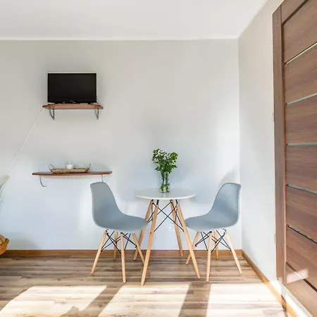 Latarnika Piamola, Blisko Latarni Morskiej * Krynica Morska