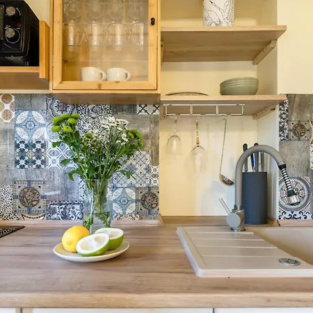 Latarnika Piamola, Blisko Latarni Morskiej *