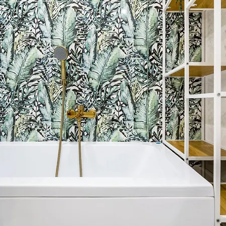 Latarnika Piamola, Blisko Latarni Morskiej Krynica Morska