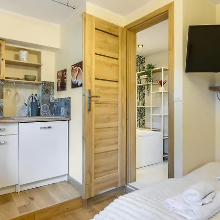 Latarnika Piamola, Blisko Latarni Morskiej *