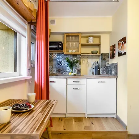 Latarnika Piamola, Blisko Latarni Morskiej