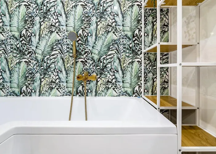 Latarnika Piamola, Blisko Latarni Morskiej Krynica Morska