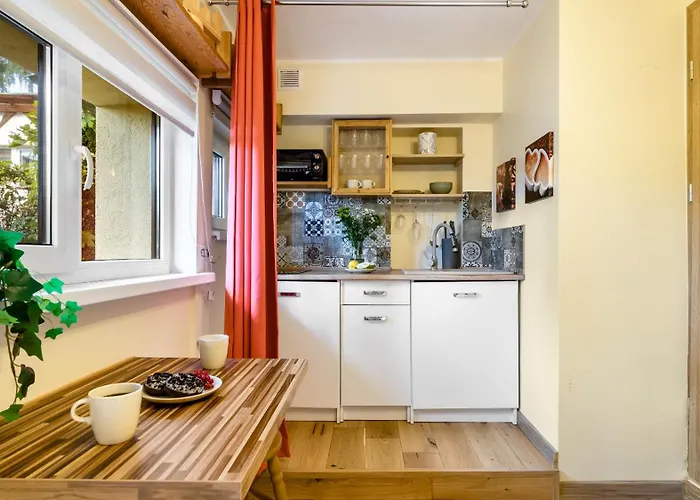 Latarnika Piamola, Blisko Latarni Morskiej