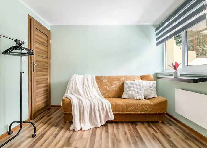 Latarnika Piamola, Blisko Latarni Morskiej *